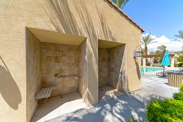 585 Via De La Paz, Palm Desert, CA 92211