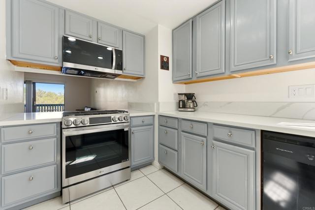 Detail Gallery Image 14 of 32 For 4950 Lantana Dr #6,  San Diego,  CA 92105 - 2 Beds | 2 Baths