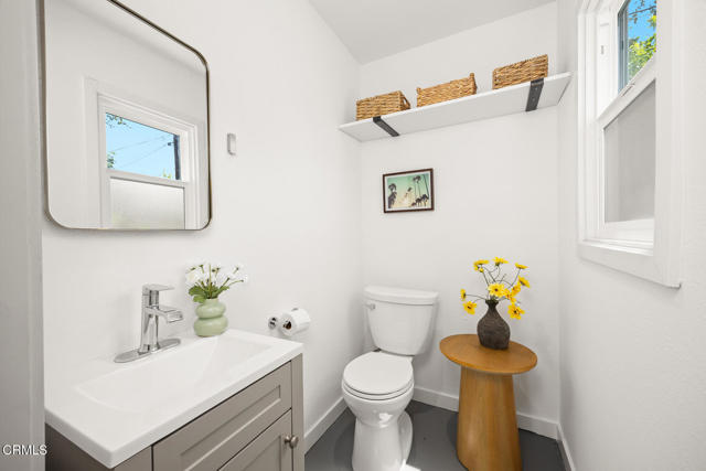 1134 Bella Vista Avenue, Pasadena CA: https://media.crmls.org/mediaz/0668aab4-2c37-4c9c-837b-61b01a9f1821.jpg