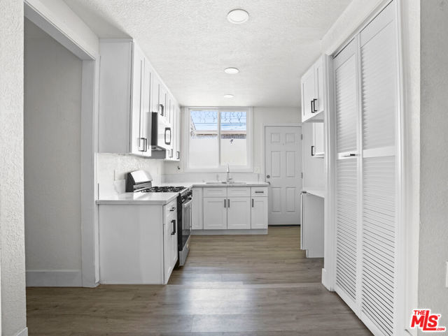 891 E 6th Street, Pomona CA: https://media.crmls.org/mediaz/0668bca8-96e8-41a6-8a69-519ee14eea59.jpg