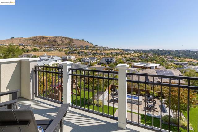 63 Tomcat Way, Orinda CA: https://media.crmls.org/mediaz/06690f7d-19a0-4eea-a1ef-78ac7a597667.jpg