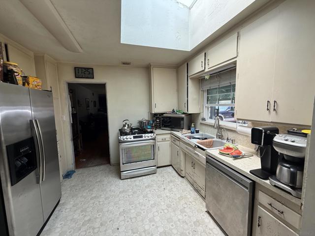 4039 Citradora Dr, Spring Valley CA: https://media.crmls.org/mediaz/066916db-4c27-45b9-9af0-f0bae536da4c.jpg