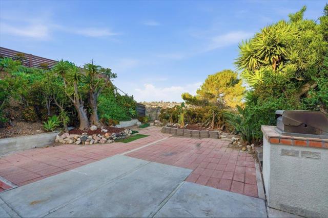 4985 Pacifica, San Diego CA: https://media.crmls.org/mediaz/06695036-13b9-40b8-9ee4-2dc34c0aef9a.jpg