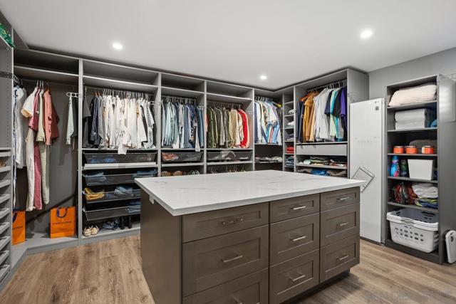 2112 Park Dale Ln, Encinitas CA: https://media.crmls.org/mediaz/0669c6ab-217b-4ec0-a2d8-6ed42f8bf0c2.jpg