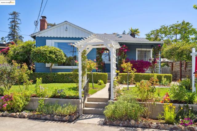 4332 Hyacinth Ave, Oakland CA: https://media.crmls.org/mediaz/066a2e48-7927-4423-a8c1-a7345c7365f9.jpg