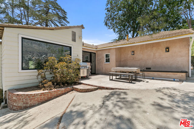 11320 Alethea Drive, Sunland CA: https://media.crmls.org/mediaz/066a7dc5-9768-4e60-a5f5-7c84a1fd4e45.jpg