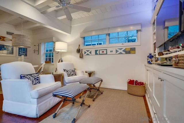 75 Corinthian Walk, Long Beach CA: https://media.crmls.org/mediaz/066af319-f76b-4ffa-8102-260ac0698855.jpg