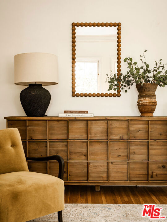 131 S Arden Boulevard, Los Angeles CA: https://media.crmls.org/mediaz/066b145c-0e89-43ef-9a72-e35836c0b850.jpg
