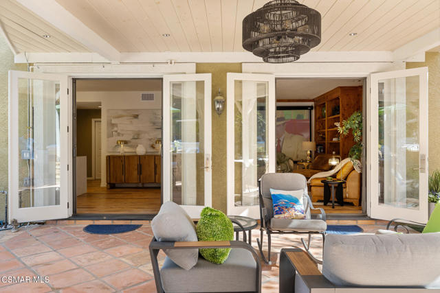 24587 Lola Lane, Newhall CA: https://media.crmls.org/mediaz/066b2af0-4ba4-4832-97a6-a26ba0427b01.jpg