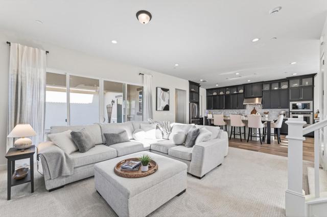 585 Santa Lucia Way, Marina CA: https://media.crmls.org/mediaz/066b8e5a-f153-48b0-9227-2d5a0fd5fd23.jpg