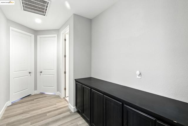 536 Aster St, Vacaville CA: https://media.crmls.org/mediaz/066c0f61-154a-496b-b4ee-18079438cc95.jpg