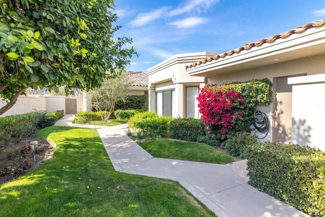 54877 Inverness Way, La Quinta CA: https://media.crmls.org/mediaz/066c48f0-5c20-424c-bb37-0da691f8a97c.jpg