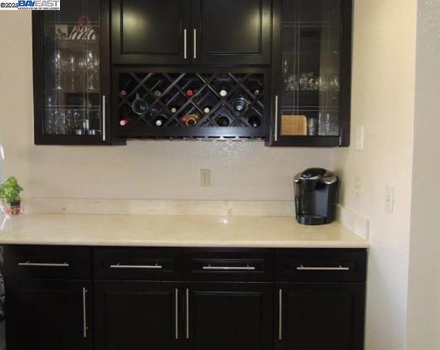 14161 Seagate Dr, San Leandro CA: https://media.crmls.org/mediaz/066c9e3e-3050-46f0-9c23-466b380c559f.jpg