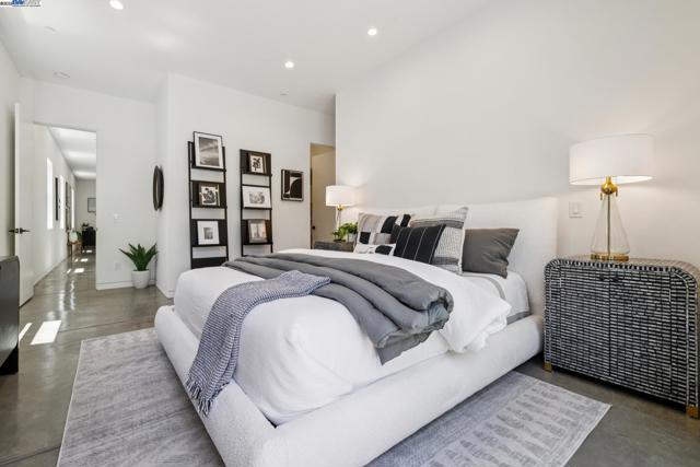 730 HENRY STREET, Oakland CA: https://media.crmls.org/mediaz/066d035a-218a-4ff5-92ae-1244b25df370.jpg
