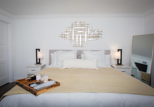 455 Glencrest Dr, Solana Beach CA: https://media.crmls.org/mediaz/066d0a14-82d9-4a77-a3f5-52202722db41.jpg