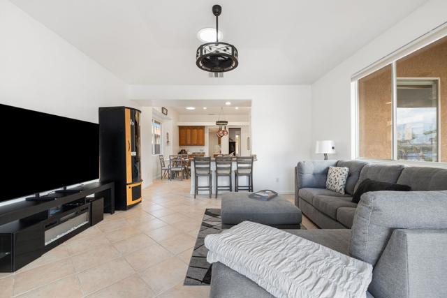 47605 Via Florence, La Quinta CA: https://media.crmls.org/mediaz/066d3a6b-22f2-4c7a-99e5-e5c38e750e17.jpg