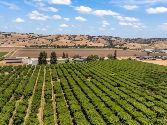 3465 Susie Lane, Gilroy CA: https://media.crmls.org/mediaz/066e06c0-3c25-4ad3-96df-562c7cb6317b.jpg