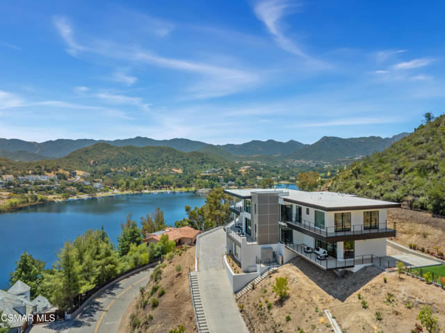 461 Lake Sherwood Drive, Lake Sherwood CA: https://media.crmls.org/mediaz/066e1d6b-057b-443a-8db8-234ec6fd886b.jpg