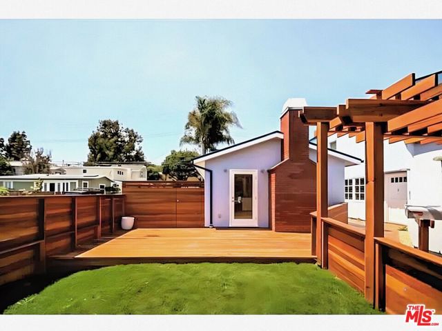 653 Marine Street photo 22