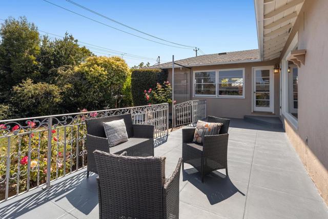 1202 Woodland Drive, San Mateo CA: https://media.crmls.org/mediaz/066eba87-7930-435d-b21a-d151d0907a93.jpg