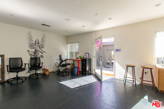 12906 Venice Boulevard, Los Angeles CA: https://media.crmls.org/mediaz/066eeea8-1d6b-4503-8055-2c58bab63172.jpg