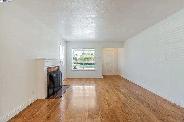 2940 Somerset Ave, Castro Valley CA: https://media.crmls.org/mediaz/066f74ce-d3db-45bf-aafc-fd603caff584.jpg