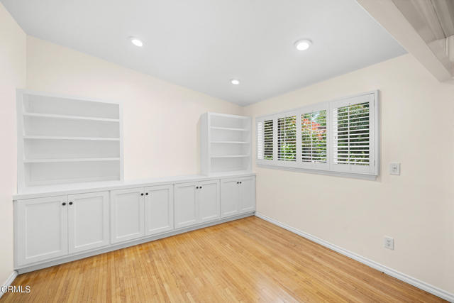 Detail Gallery Image 9 of 32 For 17149 Bullock St, Los Angeles,  CA 91316 - 3 Beds | 2 Baths