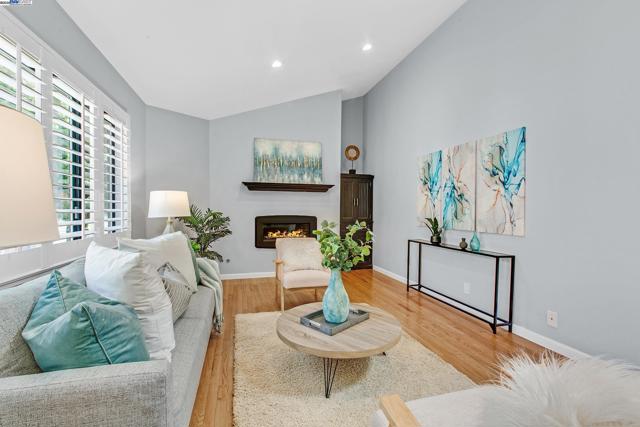 480 N Winchester Blvd, Santa Clara CA: https://media.crmls.org/mediaz/066fe8e3-8d09-4588-8284-b94ddb698bb7.jpg