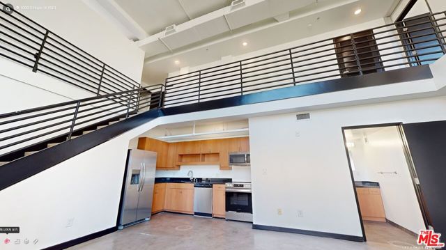 1000 S Hope Street, Los Angeles CA: https://media.crmls.org/mediaz/06708f84-920d-4e60-b99e-35d7e17f0590.jpg