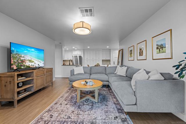 510 Camino De La Reina, San Diego CA: https://media.crmls.org/mediaz/067129d8-a8df-4466-87a2-7791f57a0752.jpg