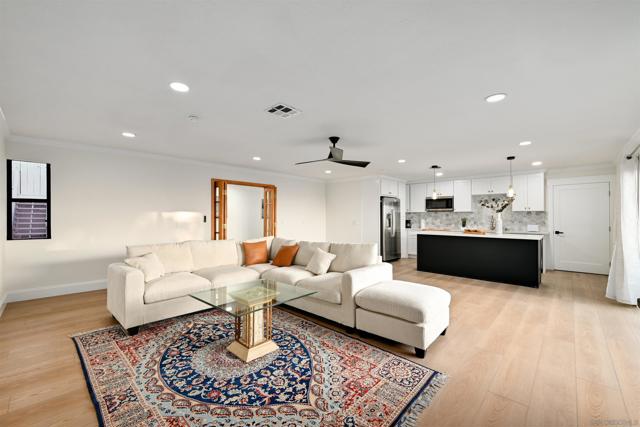 4367 Summit Dr, La Mesa CA: https://media.crmls.org/mediaz/06715856-390e-4e69-9b0d-f0bf20b05c45.jpg