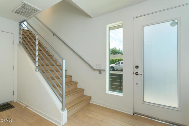 11594 Riverside Drive, North Hollywood CA: https://media.crmls.org/mediaz/06716934-d110-46c8-bb6b-a7a229345d60.jpg