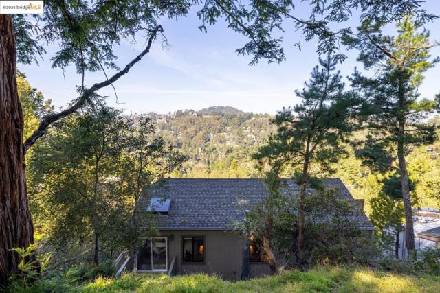 6566 Chelton Dr, Oakland CA: https://media.crmls.org/mediaz/0671d1ec-d152-4bb8-b12b-ef42885ed8ab.jpg