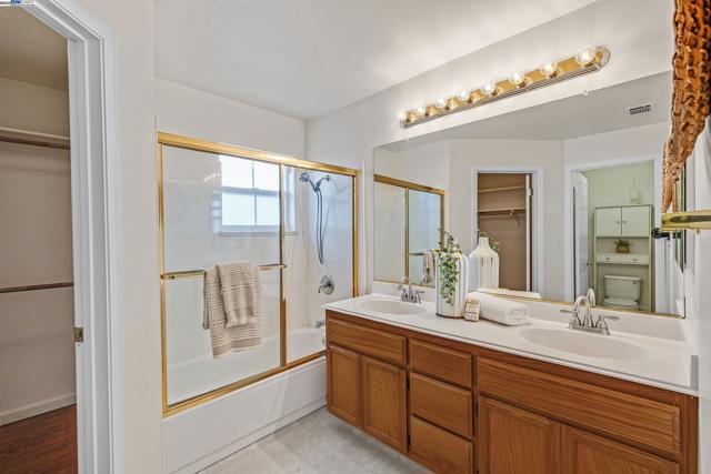 3463 Ellery Cmn, Fremont CA: https://media.crmls.org/mediaz/0671f403-b8d3-4b40-9b38-6963a64e7e8f.jpg