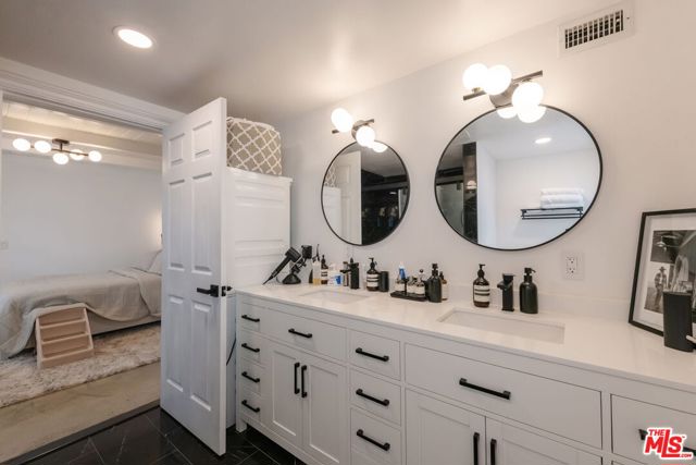 3011 Clune Avenue, Venice CA: https://media.crmls.org/mediaz/067294ef-a7a0-4b56-880a-d6f961805078.jpg