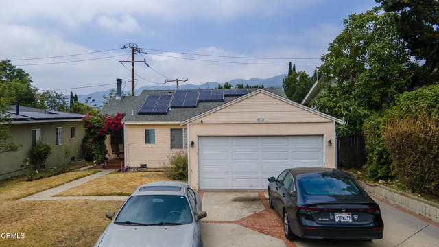 3036 Fairesta Street, La Crescenta CA: https://media.crmls.org/mediaz/06737ab0-cae1-45e3-ab82-ebebd9e14228.jpg