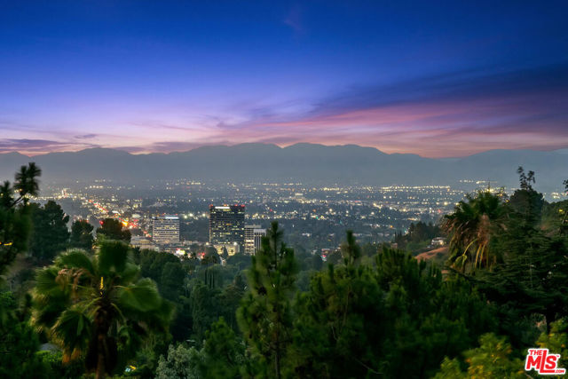 3482 Vista Haven Road, Sherman Oaks CA: https://media.crmls.org/mediaz/06738dc7-e9ca-45e5-a5b5-a02645110f57.jpg