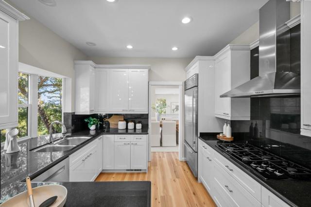 3554 Oak Knoll Drive, Redwood City CA: https://media.crmls.org/mediaz/0673e2f7-c6ff-4d55-ac75-8b60a9fc16f2.jpg