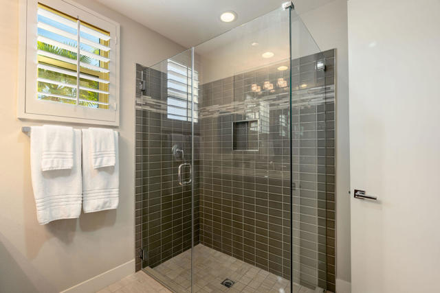 15 Via Montagna, Rancho Mirage CA: https://media.crmls.org/mediaz/06742fcb-ed66-44ac-82c4-fbd971096fb3.jpg