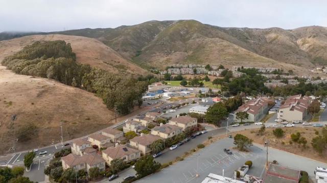 811 La Montagne Place, South San Francisco CA: https://media.crmls.org/mediaz/06744480-921e-4f36-870c-704ee61a8b0d.jpg