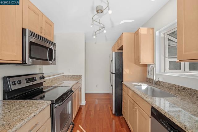 7540 Canyon Meadow Cir, Pleasanton CA: https://media.crmls.org/mediaz/06747806-9f03-4acd-b65e-cc30d80fbf1c.jpg