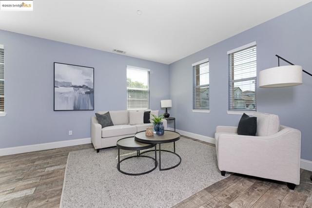 1604 Coventry Dr, Oakley CA: https://media.crmls.org/mediaz/0674868a-61ee-423d-84f6-3204cb9bb876.jpg
