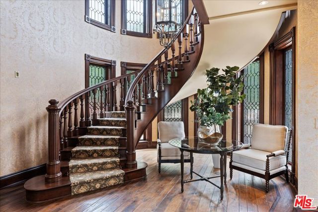 19000 Dorlon Drive, Tarzana CA: https://media.crmls.org/mediaz/0675089f-5553-4458-a152-23aba94a210d.jpg