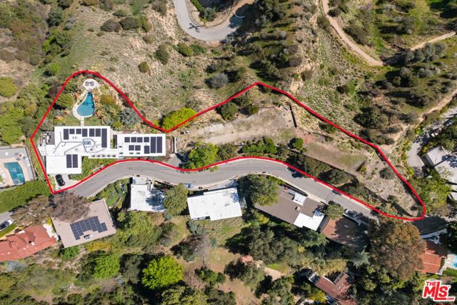 3306 Deronda Drive, Los Angeles CA: https://media.crmls.org/mediaz/067518b4-0858-4887-bd80-205bf0b192fa.jpg