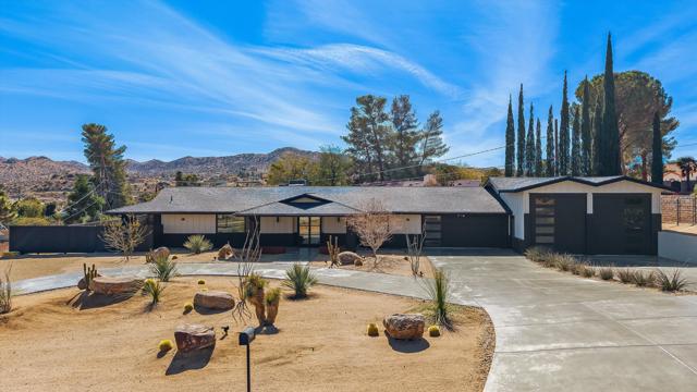 7458 Cardillo Trail, Yucca Valley CA: https://media.crmls.org/mediaz/067526a3-d426-4b73-9fdf-5265443981a1.jpg