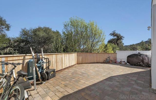 3909 Reche Rd, Fallbrook CA: https://media.crmls.org/mediaz/06757c65-3683-4eab-ac42-962e453a2715.jpg