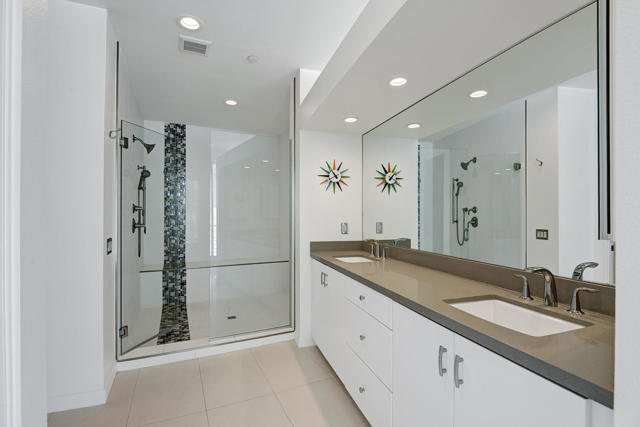 MAIN BATHROOM.jpg mls