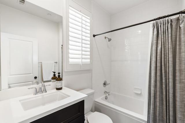 3619 N Fork Ave, Carlsbad CA: https://media.crmls.org/mediaz/0675d3f0-bf03-4f42-9b49-80f17a2779a8.jpg