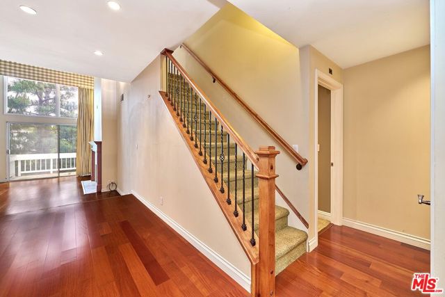 13078 Mindanao Way, Marina del Rey CA: https://media.crmls.org/mediaz/0676212a-1f4f-4ebd-9880-8832dc9c92a9.jpg