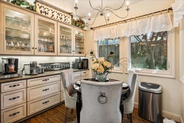 17666 Winding Creek Road, Salinas CA: https://media.crmls.org/mediaz/06762545-e625-4437-a1bb-6f4740a217ef.jpg